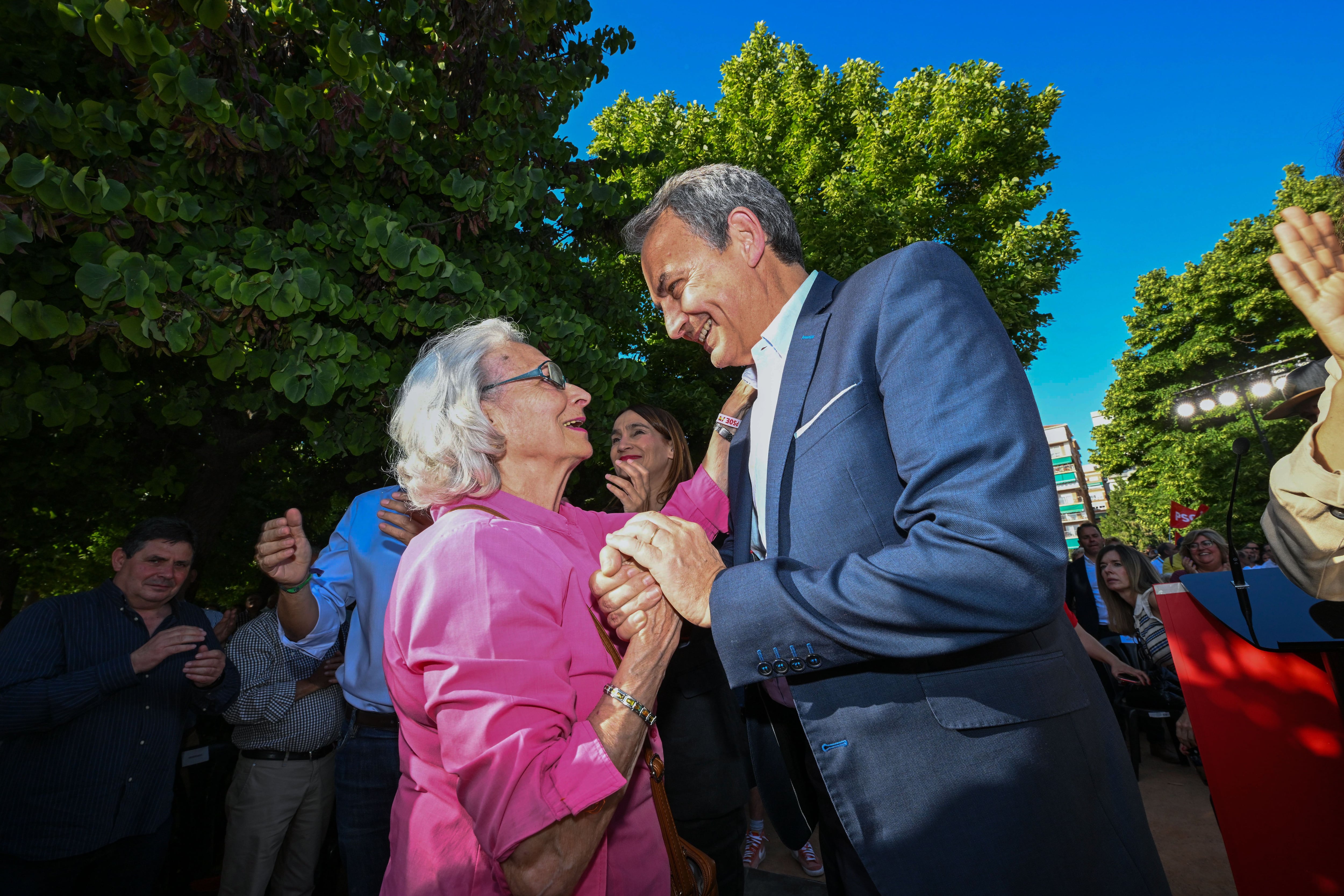 GRANADA, 29/05/2024.- El expresidente del Gobierno José Luis Rodríguez Zapatero participa en un acto del PSOE de cara a las elecciones europeas este miércoles en el parque Federico García Lorca en Granada. EFE/ Miguel Angel Molina
