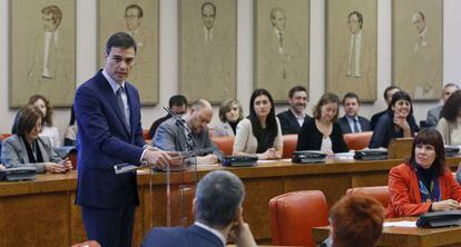 Pedro Sánchez , durante la reunión del grupo socialista.