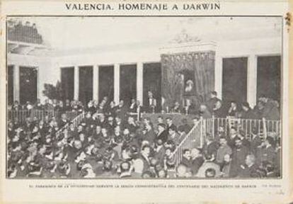 Imagen del homenaje a Darwin celebrado en la Universitat de València en 1909, publicada en la revista Actualidades