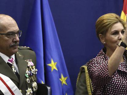 La ministra de Defensa, María Dolores de Cospedal, amb el cap de l'Estat Major de la Defensa (Jemad), el general Fernando Alejandre Martínez, aquest dijous a Madrid.