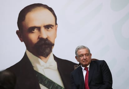 AMLO dirante ceremonia de Francisco I. Madero