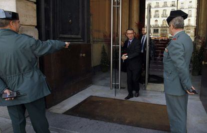 José María Fraile, a su salida de la Real Casa de Correos tras 26 horas y media de encierro.