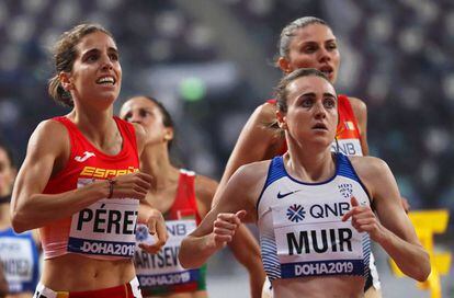 Marta Pérez, a la izquierda, ayer el prueba de los 1500m en Doha.