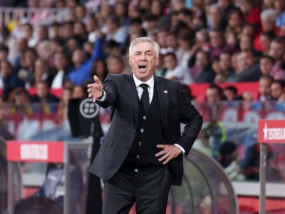 Carlo Ancelotti, durante el partido contra el Girona en Montilivi.