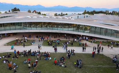 El Rolex Learning Center de Lausana, proyectado por Kazuyo Sejima y Ryue Nishizawa (Sanaa), es un elegante edificio ondulante de hormigón de 20.000 metros cuadrados.