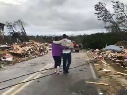 Los fenómenos han causado daños catastróficos en el condado de Lee, en el sur de EEUU