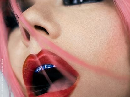 Björk en portada del número de marzo de ICON.