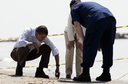 Barack Obama supervisa la situación como consecuencia del vertido en Port Fourchon, en Luisiana