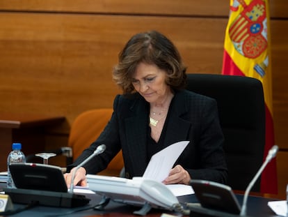 La vicepresidenta del Gobierno, Carmen Calvo, durante la primera reunión del cfomité de situación sobre el estado de alarma.