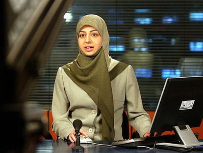 La presentadora Kawthar al Musawi, en el estudio del canal de televisión Al Manar en Beirut, el pasado día 3.