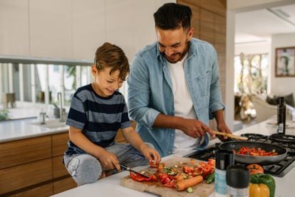 Es fundamental presentar a los niños diferentes sabores que les permitan disfrutar de una alimentación rica y variada, e inculcarles buenos hábitos alimenticios.