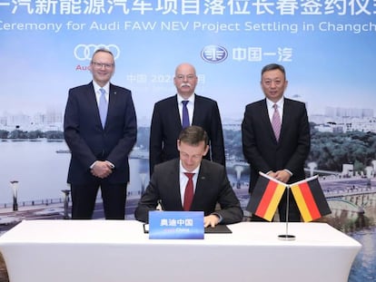 Firma de la creación de la nueva empresa de Audi y FAW en China.
 
 