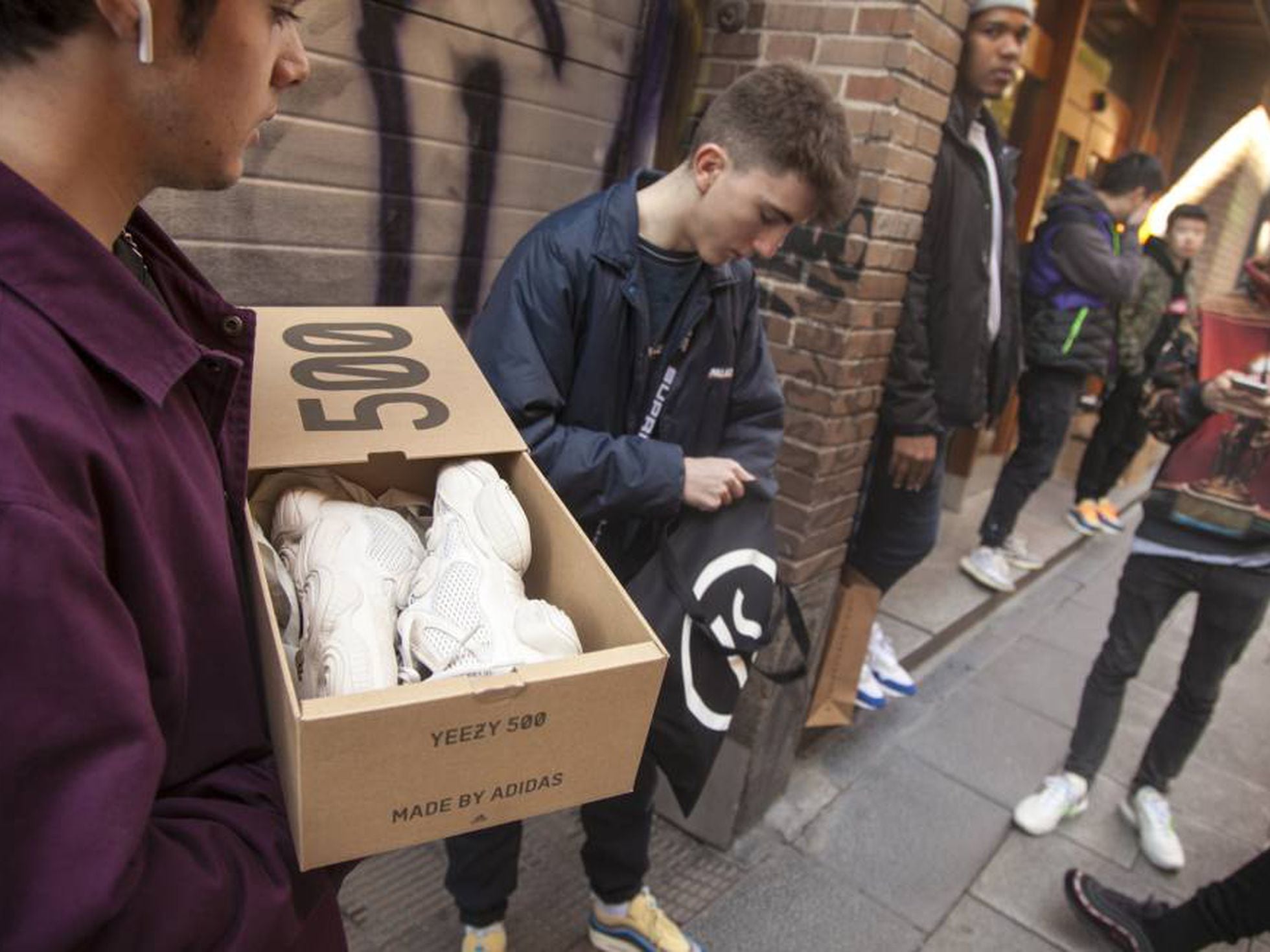 público escarcha Subordinar Nike: Locura y mafia por unas zapatillas | Tentaciones | EL PAÍS