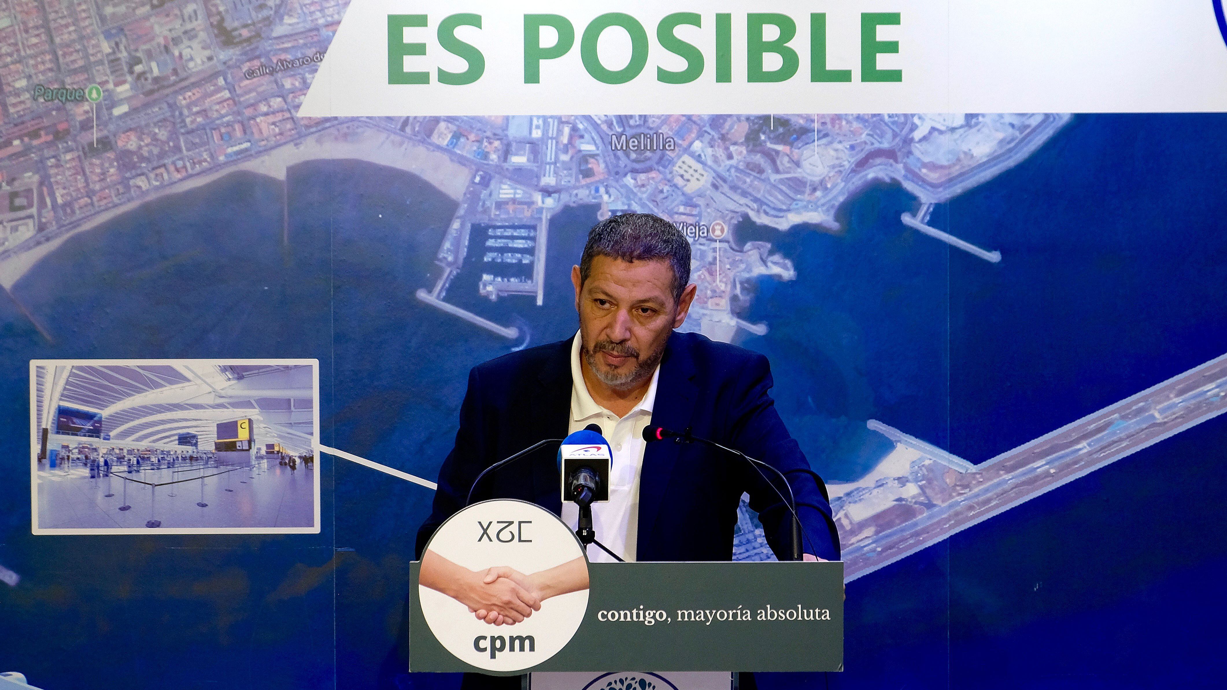 El líder de Coalición por Melilla, Mustafa Aberchán, en rueda de prensa el 25 de mayo de 2023.