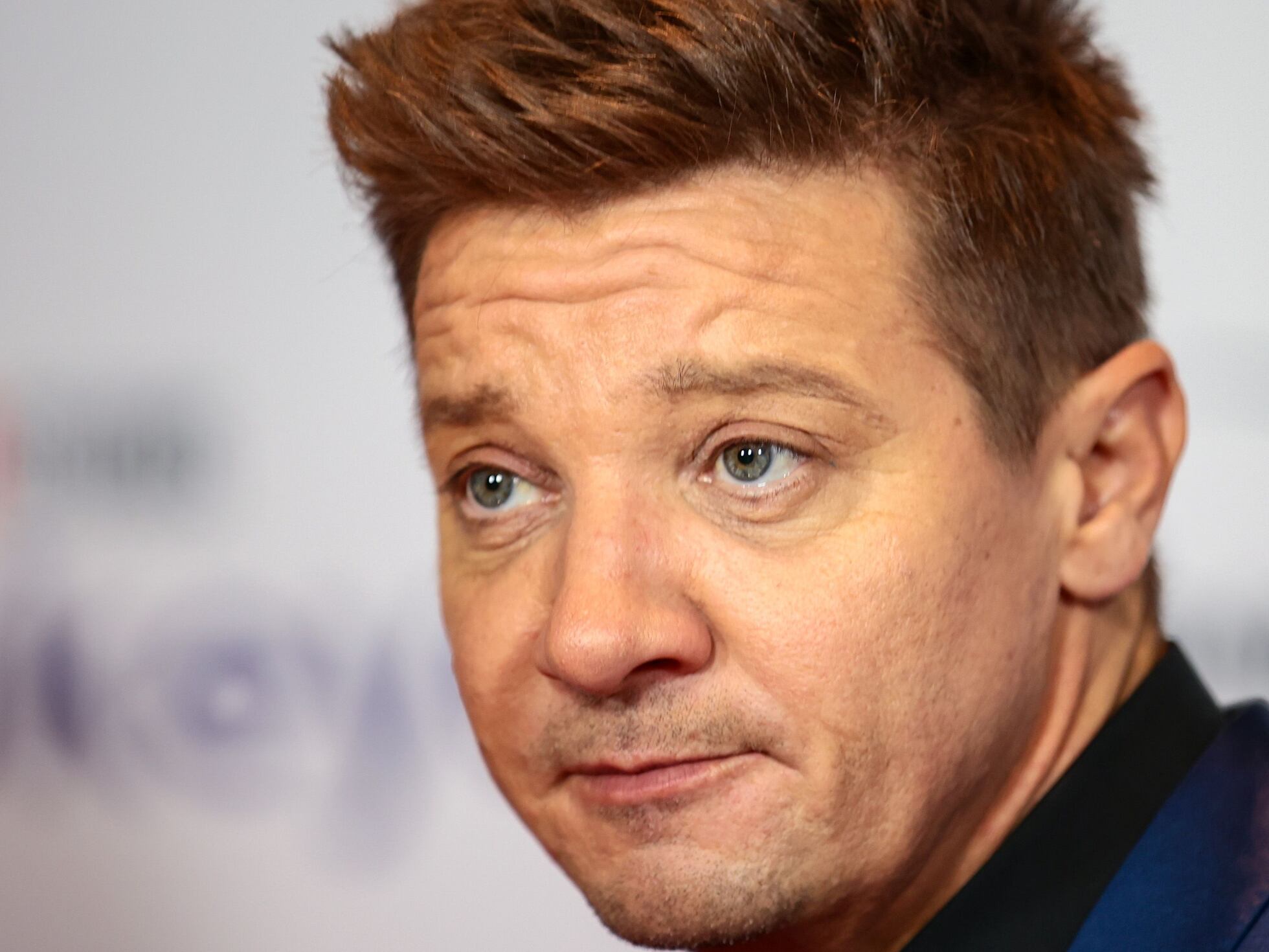Jeremy Renner vuelve a caminar tras su accidente con una máquina  quitanieves: “Es el momento de que mi cuerpo descanse” | Gente | EL PAÍS