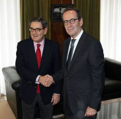 Mario Fernández y Goyo Villalabeitia en la sede de la BBK