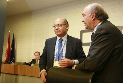 Gerardo Díaz Ferrán, presidente de la CEOE, y José María Lacasa, secretario general, durante una asamblea de la organización.