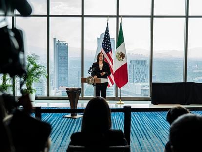 La vicepresidenta de Estados Unidos, Kamala Harris, durante una conferencia en un hotel de Ciudad de México.