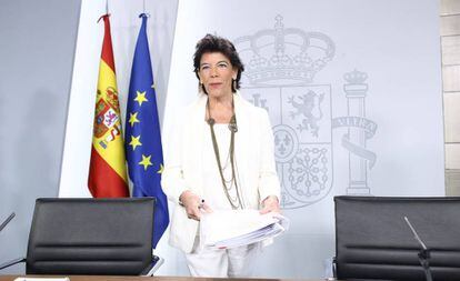 Isabel Celaá, comparece tras el Consejo de Ministros.