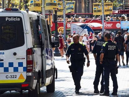 Agentes de la Guardia Urbana, en Barcelona.