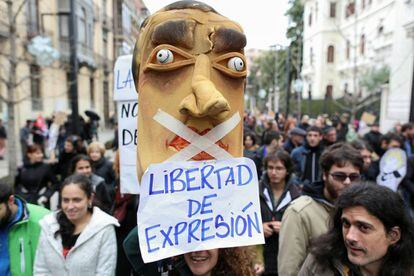 Manifestaci&oacute;n de apoyo a los titiriteros en Granada el 13 de febrero.