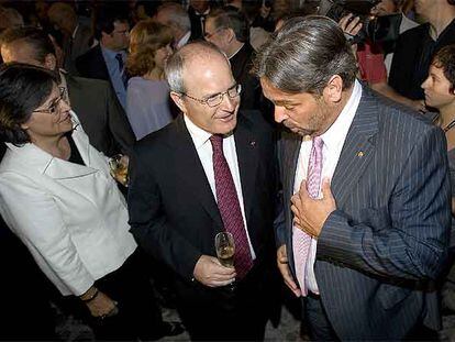El presidente de la Generalitat, José Montilla (izquierda), con el del Parlamento, Ernest Benach.