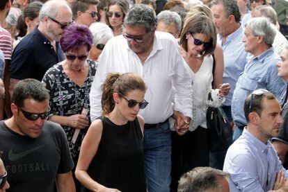 Los familiares de Iván Fandiño, en su funeral.
