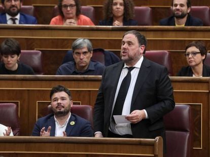 Oriol Junqueras, de pie, en el Congreso el pasado 21 de mayo.
