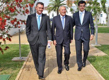 Javier, Emilio y Gonzalo Serratosa (de izquierda a derecha), en abril del año pasado.