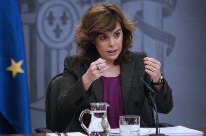 La vicepresidenta del Ejecutivo, Soraya S&aacute;enz de Santamar&iacute;a, durante la rueda de prensa posterior al Consejo de Ministros