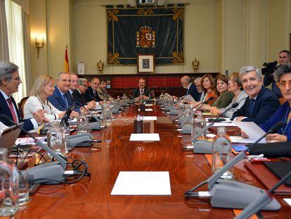 Pleno del CGPJ, en octubre pasado, presidido por Rafael Mozo. A su izquierda, el vocal Vicente Guilarte.