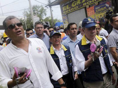 Rafael Correa y Juan Manuel Santos en Manta (Ecuador).