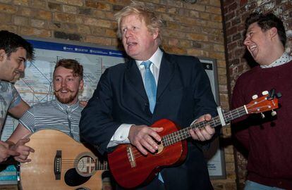 Boris Johnson en un acto en el metro de Londres.
