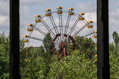 Vieja noria de la ciudad fantasma de Prípyat, junto a la central de Chernóbil (Ucrania), evacuada tras el desastre nuclear de 1986.