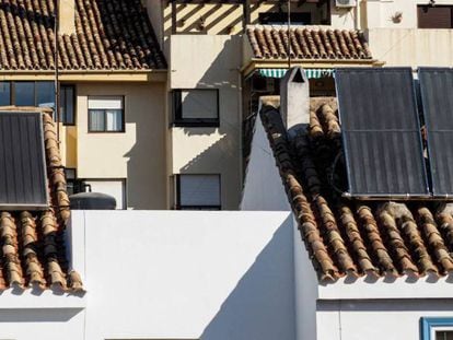 Paneles solares en viviendas privadas.