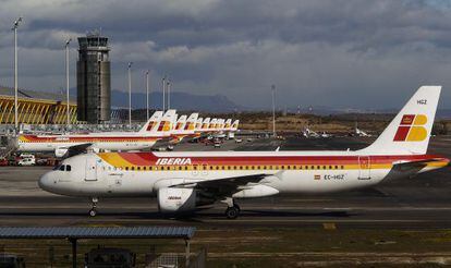 Aviones de Iberia en la Terminal 4 del aeropuerto de Barajas.
