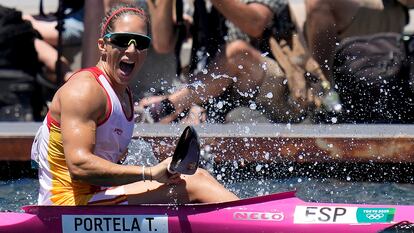 Teresa Portela, tras cruzar la línea de meta del K1-200 en el que fue plata.