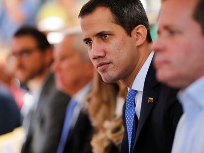 Juan Guaidó se reúne con representantes sindicales en Caracas, el pasado febrero.