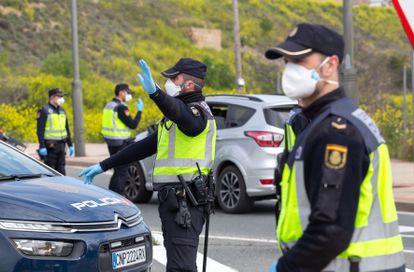 Control de la Policía Nacional en Logroño, el pasado 27 de marzo, en las primeras semanas del estado de alarma.