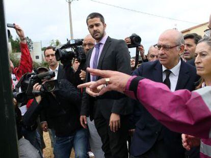 Fernández y Pastor en el lugar del accidente.