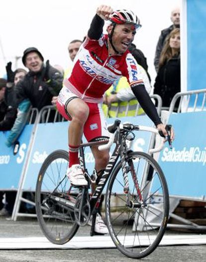 Purito Rodríguez celebra su victoria en la cuarta etapa de la Vuelta al Pais Vasco.