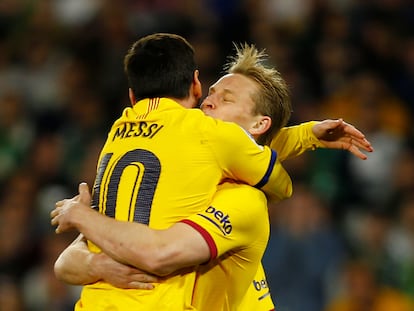 Frenkie de Jong celebra un gol con Messi cuando ambos jugaban en el Barça, en 2020.