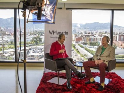 Winston Manrique con el escritor estadounidense Richard Ford en Bogot&aacute;.