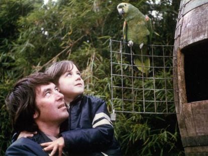 Helen Macdonald y su padre, en una foto familiar.