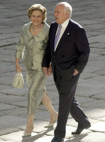 Álvaro Lapuerta y su esposa, en la boda de la hija de José María Aznar en El Escorial, en 2002.