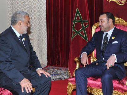 El rey Mohamed VI recibe al islamista Abdelilá Benkiran, el 29 de noviembre, y le anuncia su nombramiento como jefe del Gobierno.