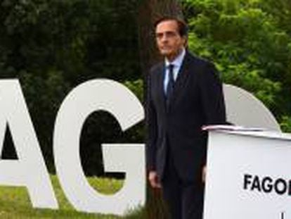 Jorge Parlad&eacute;, a la izquierda de la imagen, en un acto promocional de la marca Fagor de l&iacute;nea blanca.