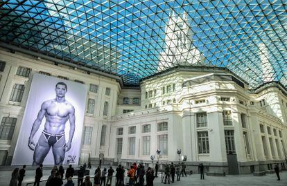 
Cristiano Ronaldo, naked and giant, in 2013, in Madrid.