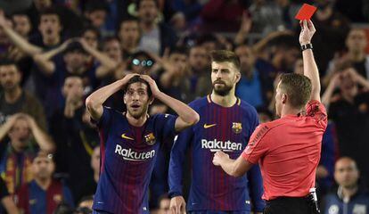 Sergi Roberto reacciona després de ser expulsat en el clàssic.