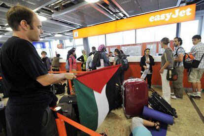 Pasajeros rechazados por la compañía Easyjet en el aeropuerto de Ginebra